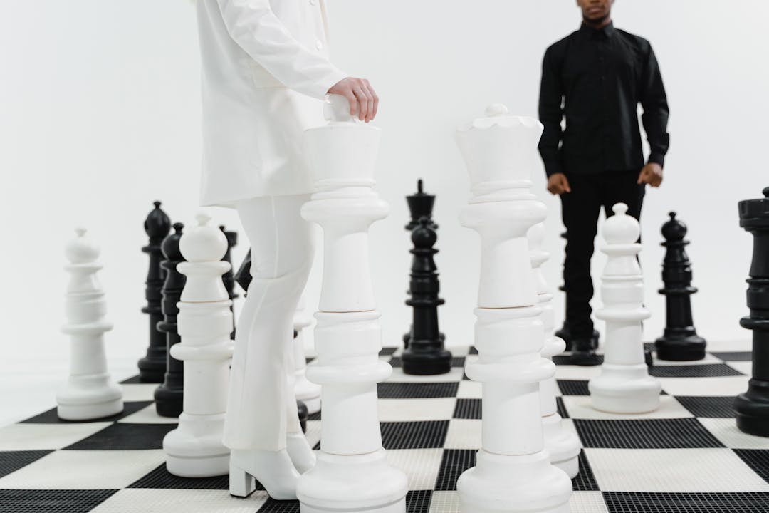 Chess pieces of different sizes representing unequal negotiating positions in business deals